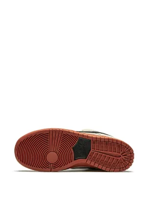 Nike SB Dunk Low Hennesy